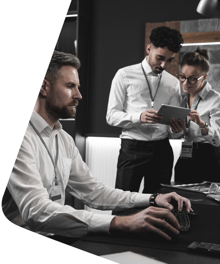 Zespół programistów pracujących nad projektem IT